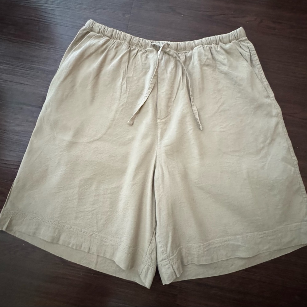 Athleta Women’s Tan Casual Shorts
